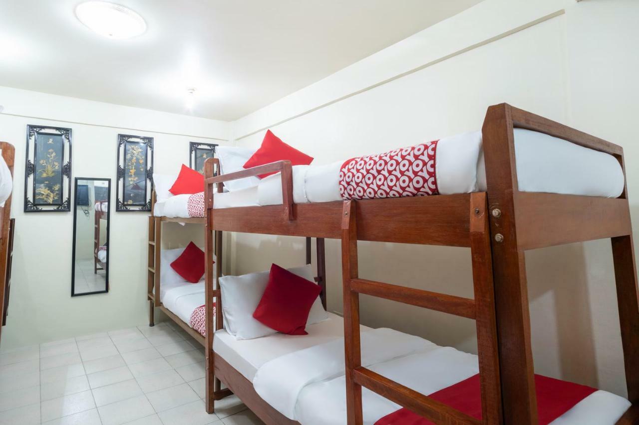 Conrado'S Apartelle Paranaque City Exterior photo