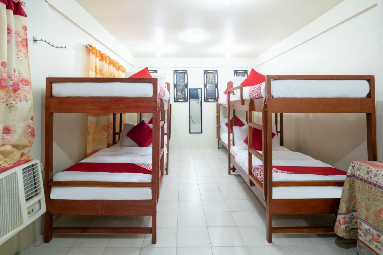 Conrado'S Apartelle Paranaque City Exterior photo
