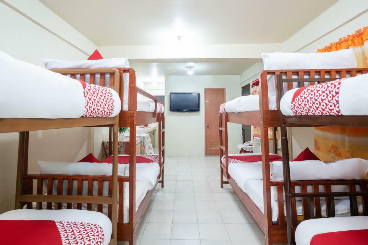 Conrado'S Apartelle Paranaque City Exterior photo
