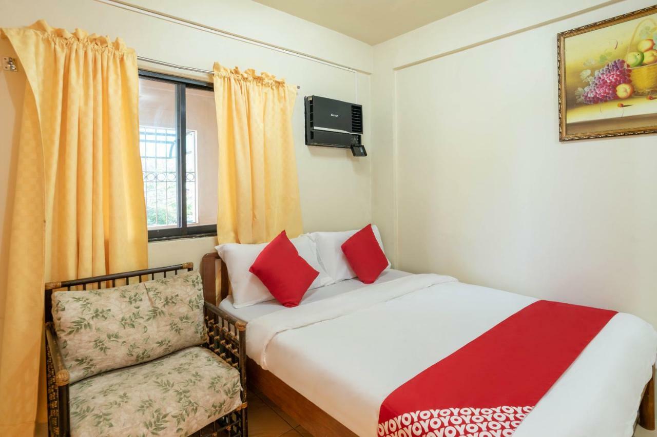 Conrado'S Apartelle Paranaque City Exterior photo