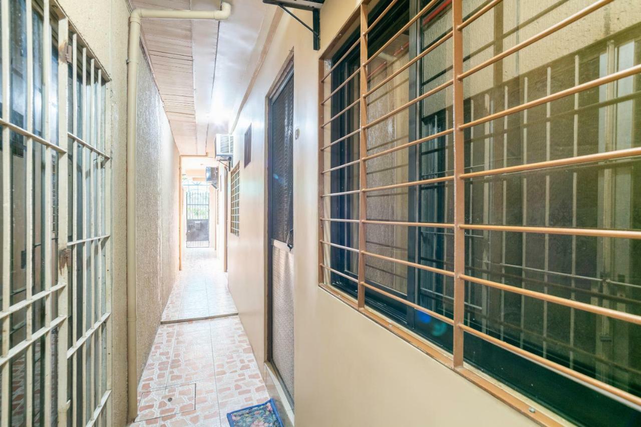 Conrado'S Apartelle Paranaque City Exterior photo